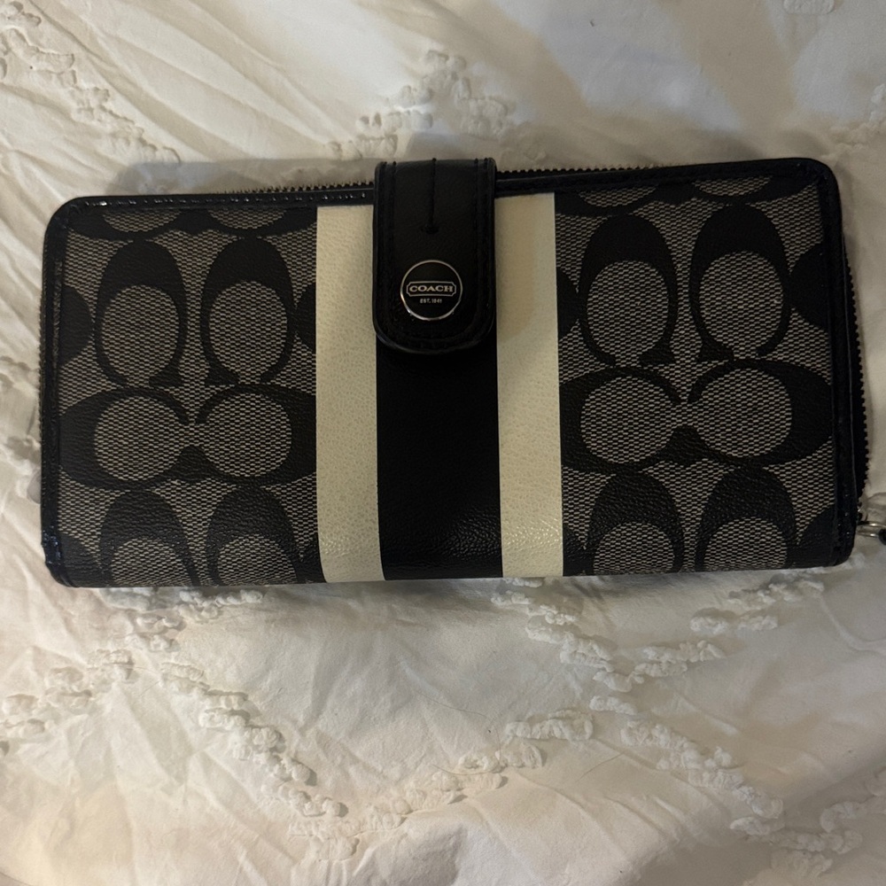 Coach Black and Cream Signature Wallet